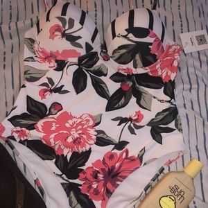 She Cup Swimming suit